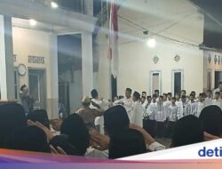 Unik! Ponpes Banyuwangi Ini Gelar Upacara Kemerdekaan 16 Agustus Malam