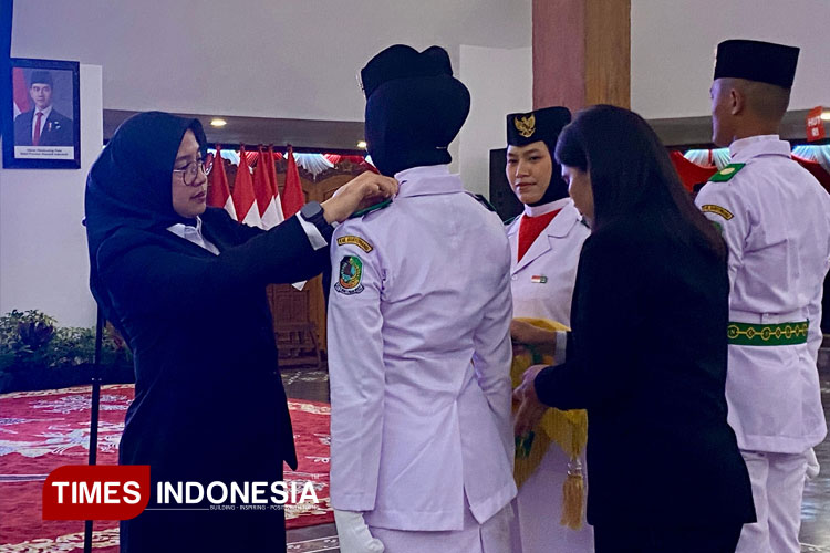 bupati-banyuwangi-kukuhkan-75-anggota-paskibraka-2025,-ini-pesannya!-–-times-banyuwangi
