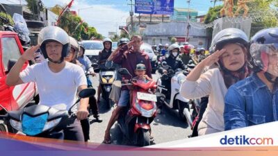 khidmatnya-pengendara-di-banyuwangi-ikuti-detik-detik-proklamasi