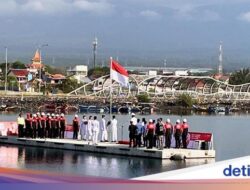 Upacara HUT RI di Banyuwangi Digelar di Dermaga Ponton Tengah Laut