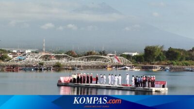 pertama-kali,-warga-banyuwangi-rayakan-hut-ri-di-atas-laut-lokasi-pertempuran-selat-bali