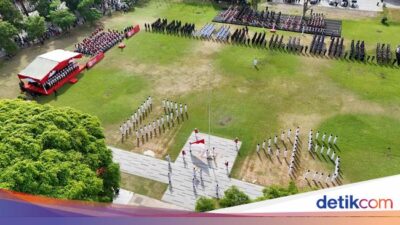 upacara-hut-ri-di-banyuwangi-dimeriahkan-tari-kolosal-atraksi-dirgantara