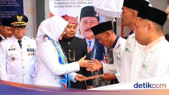 pesan-bupati-banyuwangi-kepada-13-warga-binaan-yang-terima-remisi
