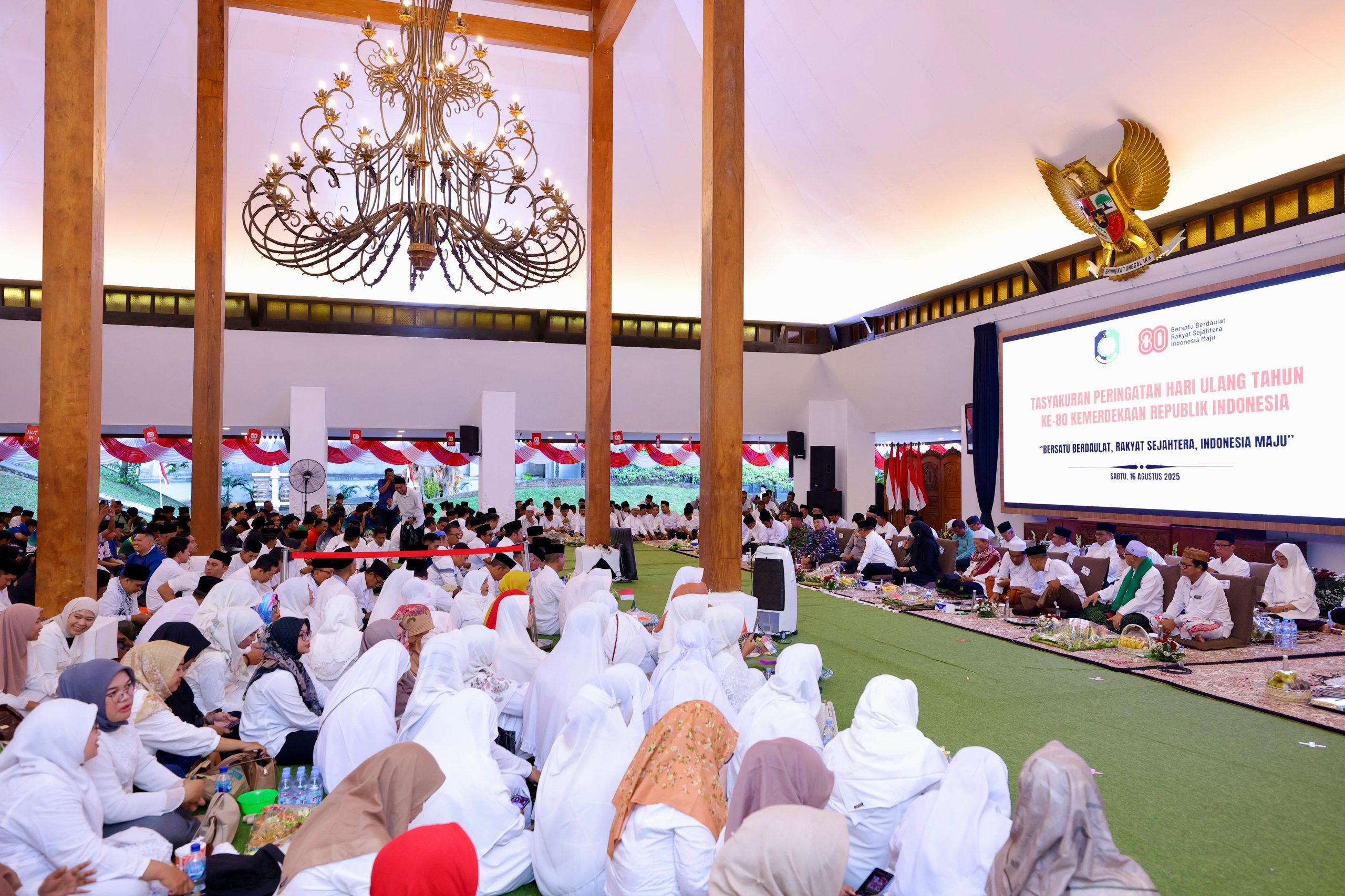 jelang-hut-kemerdekaan,-bupati-ipuk-gelar-tasyakuran-bersama-ulama,-veteran-dan-berbagai-elemen-masyarakat