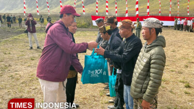 pilih-beda,-hotel-the-1o1-malang-oj-gelar-upacara-hari-kemerdekaan-di-gunung-bromo-–-times-banyuwangi