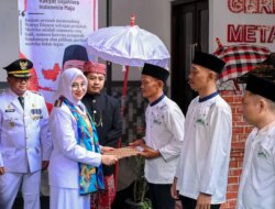 Harukan! 13 Napi Banyuwangi Bebas Usai Terima Remisi HUT RI ke-80, Sujud Syukur di Gerbang Lapas