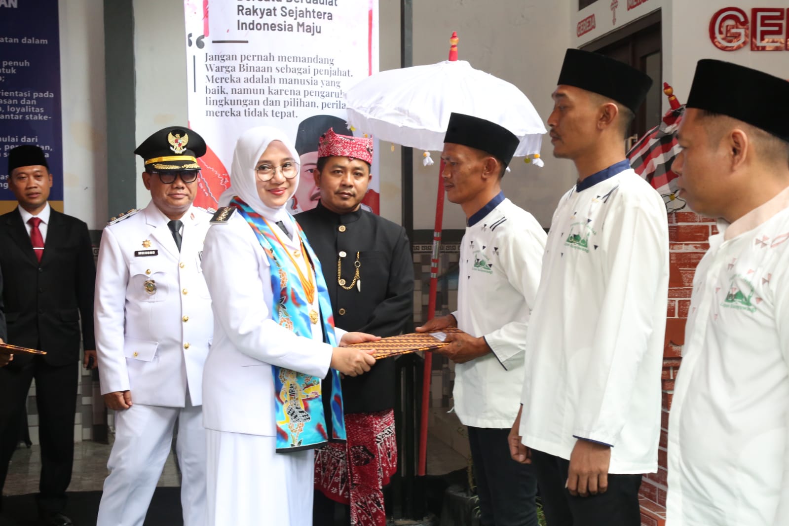 dapat-remisi,-bupati-ipuk-berharap-13-warga-binaan-lapas-jalani-hidup-yang-lebih-baik