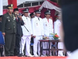 Mengintip Rasa Haru HUT RI ke-80 di Siliragung: Anak Sekolah Baris Bareng Prajurit TNI, Bikin Merinding!