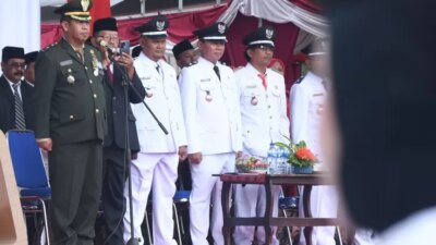mengintip-rasa-haru-hut-ri-ke-80-di-siliragung:-anak-sekolah-baris-bareng-prajurit-tni,-bikin-merinding!