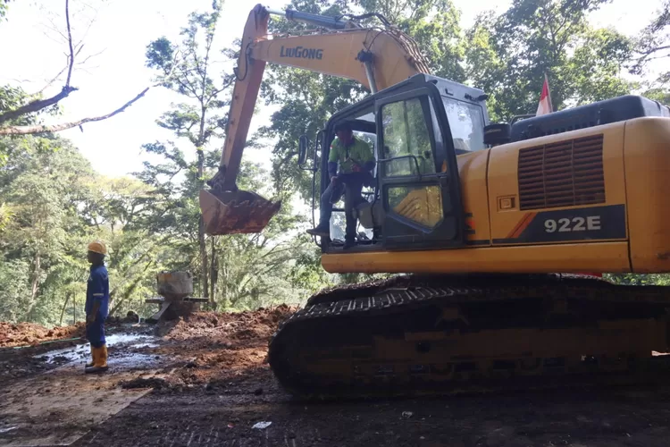 update-proyek-gumitir:-bore-pile-rampung,-pemasangan-bronjong-mulai-dikerjakan
