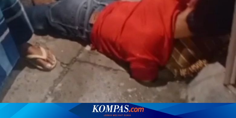 ambil-uang-rp-20-ribu-yang-jatuh-ke-saluran-air,-tangan-pemuda-ini-malah-tersangkut-di-sela-beton