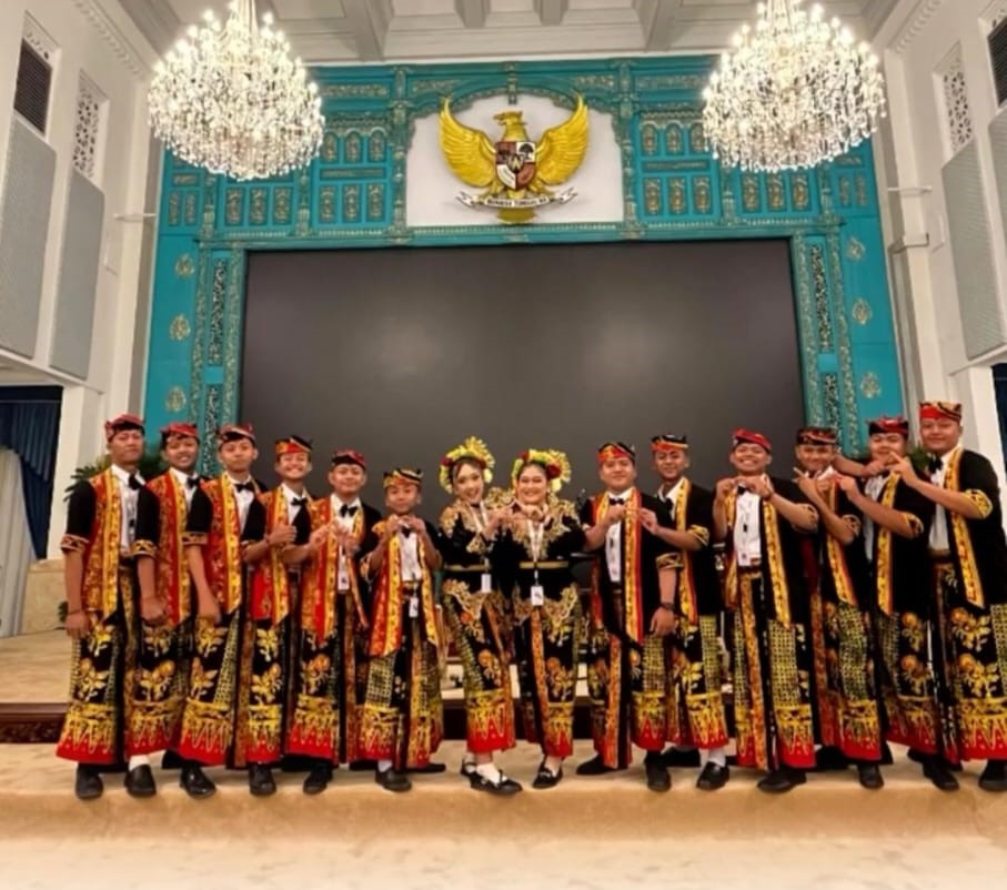 komunitas-seni-damar-art-banyuwangi-tampil-di-istana-kepresidenan-pada-hut-ke-80-ri