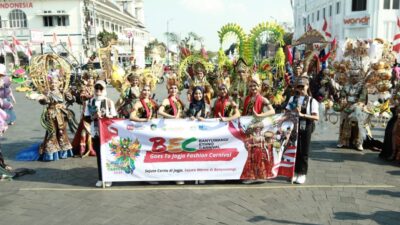 banyuwangi-ethno-carnival-tampil-spektakuler-di-jogja-fashion-festival