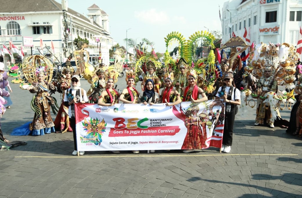 banyuwangi-ethno-carnival-tampil-spektakuler-di-jogja-fashion-festival