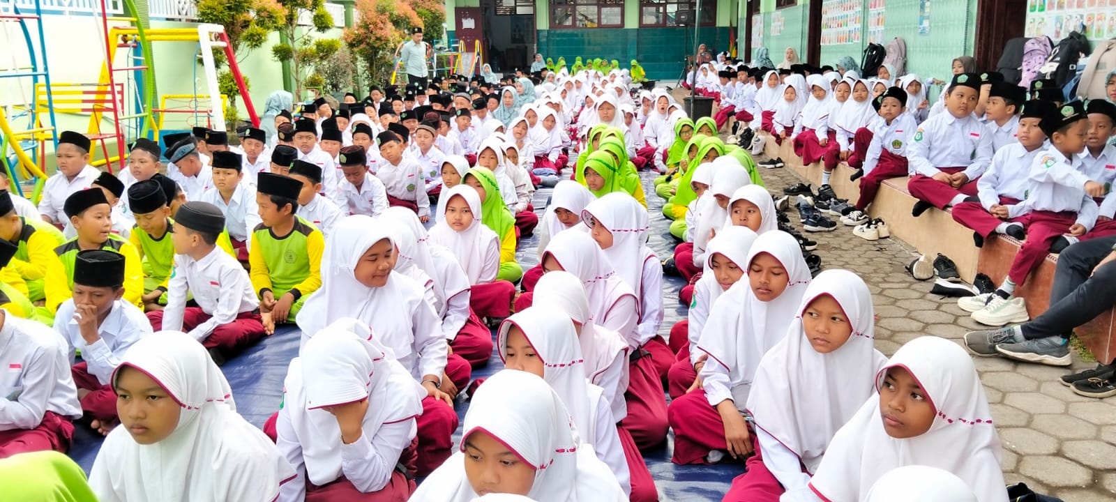 shalawat-nariyah-serentak-warnai-doa-kebangsaan-asn-dan-siswa-madrasah-kemenag-banyuwangi