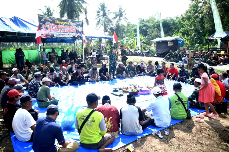 warga-silirsari-gelar-syukuran-jembatan-tmmd-125-banyuwangi,-bukti-nyata-gotong-royong-tni-rakyat!