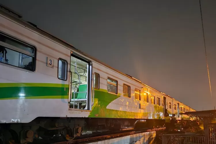 diduga-rem-blong,-penumpang-panik-dan-loncat-dari-kereta,-commuter-line-jenggala-gagal-berhenti-di-stasiun-sidoarjo,-bablas-sampai-candi