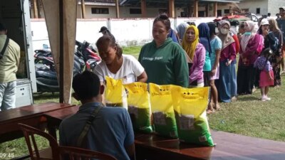 diserbu-warga!-pasar-murah-kodim-0825-banyuwangi-banjir-antrian-jelang-penutupan-tmmd-125