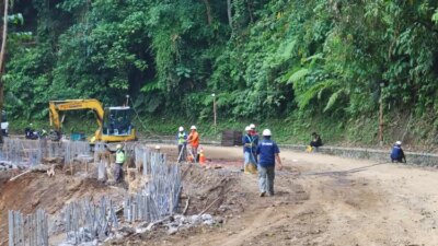 pengerjaan-jalur-gumitir-capai-50-persen,-ditarget-rampung-september-lebih-cepat-dari-jadwal