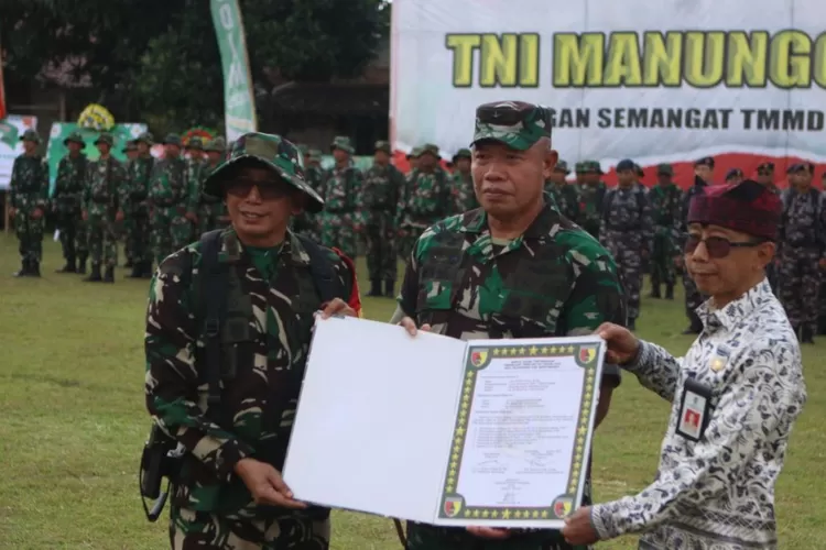 tmmd-ke-125-banyuwangi-resmi-ditutup!-jembatan,-jalan-cor,-hingga-rutilahu-rampung-100-persen