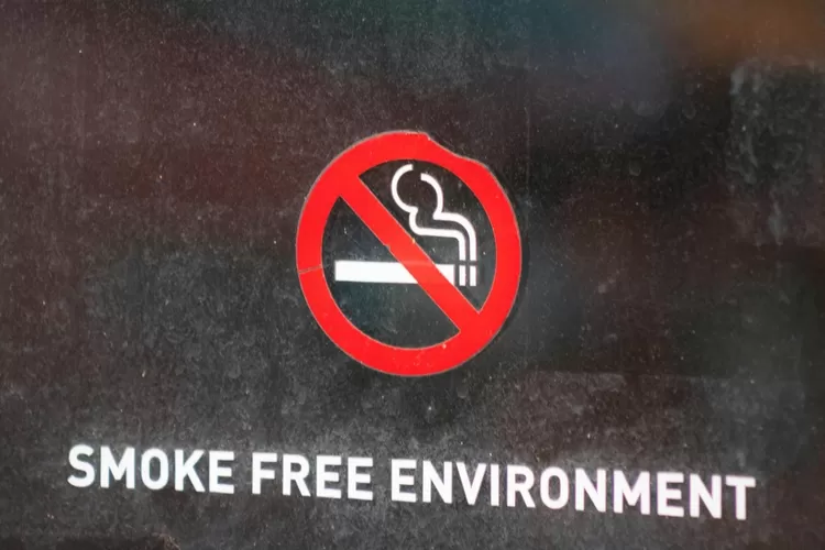 transportasi-umum-kini-bebas-asap-rokok,-ini-aturan-lengkapnya