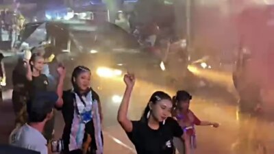 aduh!-4-penari-karnaval-horeg-di-banyuwangi-ketabrak-mobil,-luka-lecet-hingga-dislokasi-tulang