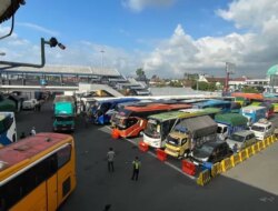 Sopir Truk Tronton Blokade Pintu Keluar Pelabuhan Ketapang 3 Jam, Bikin Antrean Panjang!