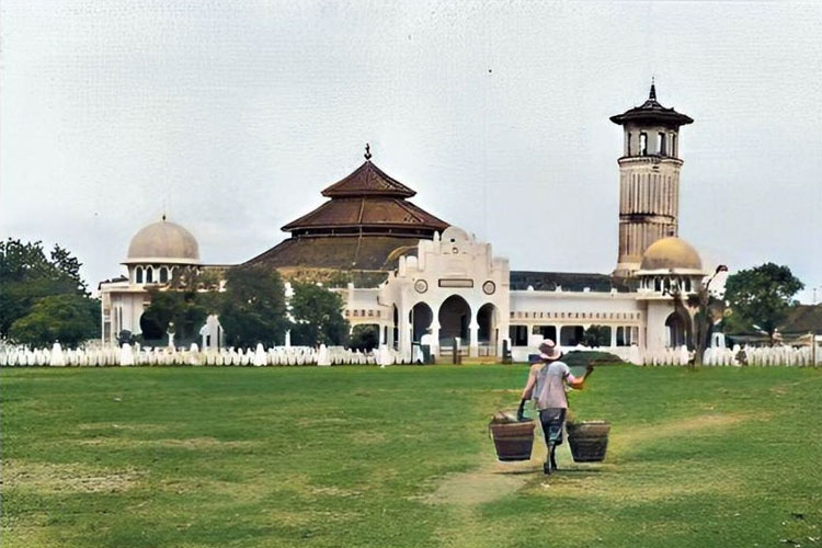 lomba-menulis-indah-aksara-jawa-di-masjid-kemayoran-surabaya-–-times-banyuwangi