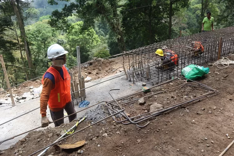 dilembur-21-jam,-pekerja-proyek-gumitir-kebagian-waktu-tidur-singkat