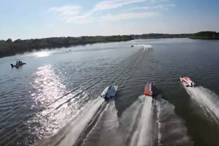 f1-powerboat-2025-jadi-magnet-wisata-masyarakat-di-danau-toba-–-times-banyuwangi