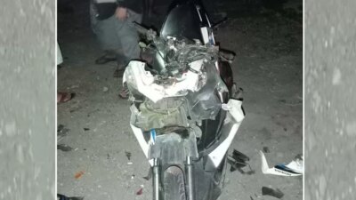 remaja-17-tahun-tewas-usai-tabrak-truk-parkir-di-rogojampi,-motor-masuk-kolong!