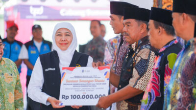 gubernur-khofifah-salurkan-bantuan-dan-zakat-produktif-senilai-rp24-miliar-di-sumenep-–-times-banyuwangi