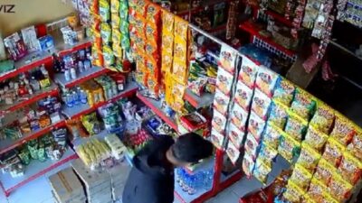 modus-beli-minuman-pelaku-embat-sejumlah-pack-rokok-milik-toko-klontong