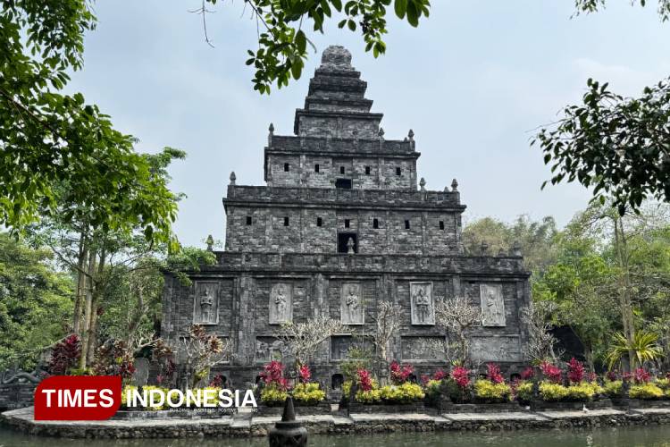candi-gito-lembah-tumpang,-pesona-candi-di-tengah-kolam-bernuansa-jawa-kuno-–-times-banyuwangi
