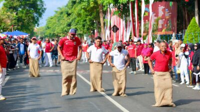 momen-agustusan,-bupati-ipuk-gelar-lomba-lomba-bareng-warga-di-cfd