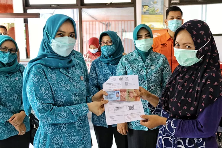 bansos-terbaru-2025-cair!-simak-syarat,-cara-daftar,-dan-cara-cek-penerima-online