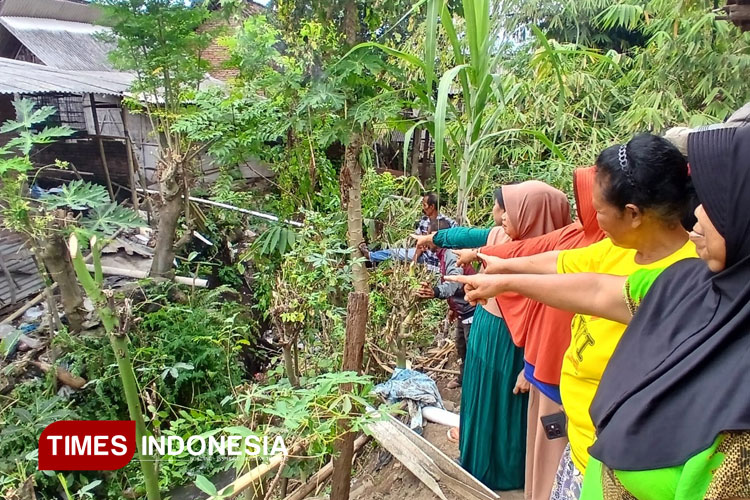 sepadan-sungai-tak-tersentuh-pembangunan,-rumah-warga-cacat-di-banyuwangi-terancam-longsor-–-times-banyuwangi