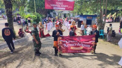 jaga-kondusifitas-pawai-budaya-di-glagah-libatkan-anggota-kodim-0825-banyuwangi