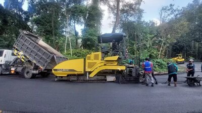 yes!-jalur-gumitir-mulai-diaspal,-perbaikan-jalan-nasional-jember–banyuwangi-dikebut-malam-hari