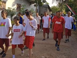 Belasan ODGJ di Banyuwangi Ikut Jalan Sehat, Katanya Senang Lihat Banyak Bendera Indonesia