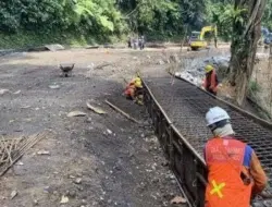 Jalur Gumitir Akan Dibuka Lebih Awal, Driver Kendaraan Logistik Senang