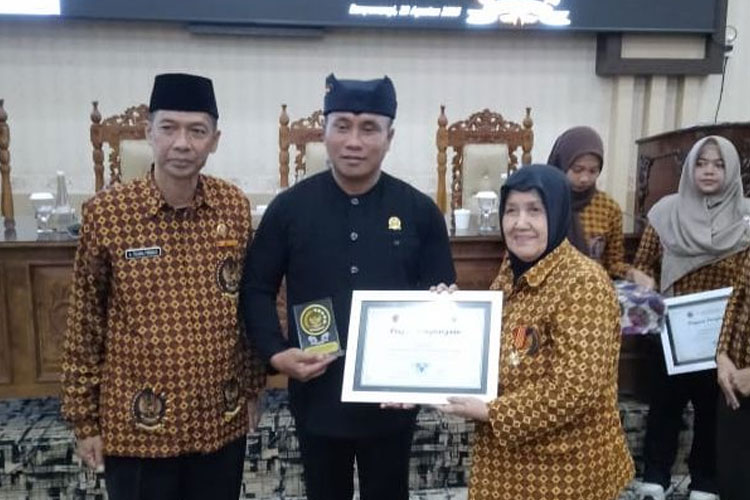 komitmen-lestarikan-nilai-juang,-ketua-dprd-banyuwangi-dianugerahi-penghargaan-dhc-45-–-times-banyuwangi