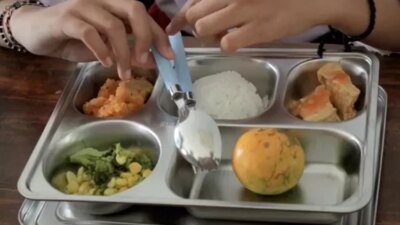 kepala-badan-gizi-nasional-tangapi-ompreng-mbg-diduga-pakai-minyak-babi,-ini-klarifikasinya!