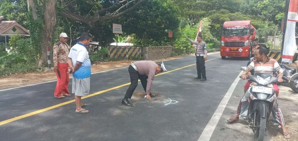 pengendaraa-sepeda-motor-di-banyuwangi-tewas-dalam-kecelakaan-melawan-truk