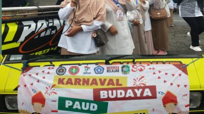 adat-dan-budaya-nusantara-serta-barisan-lebah-hiasi-gebyar-karnaval-tingkat-tk-kecamatan-kalibaru