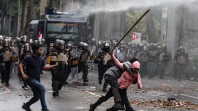 rupiah-anjlok,-ihsg-merosot!-demo-ricuh-dpr-jadi-sorotan-media-asing