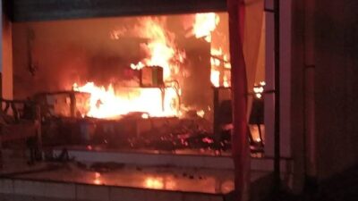 korsleting-listrik-sebabkan-toko-aki-dan-warung-seblak-di-banyuwangi-ludes-terbakar-–-times-banyuwangi