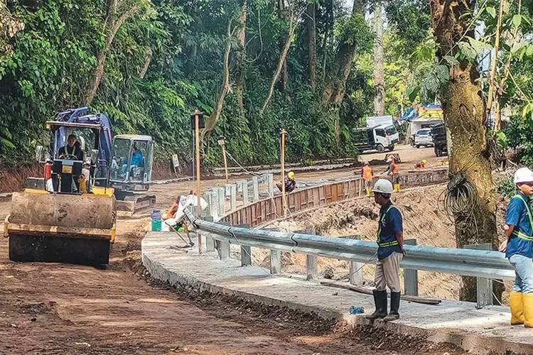update-proyek-jalur-gumitir-masuki-fase-krusial,-teknologi-bronjong-baja-dipasang-halau-longsor