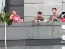 Viral! Diduga Staf DPR Terekam Makan Mie Goreng Sambil Tertawakan Aksi Demo