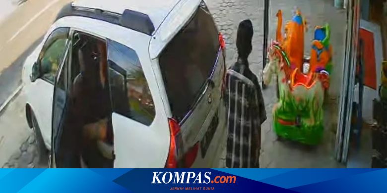 rombongan-bermobil-curi-pakaian-di-swalayan-banyuwangi